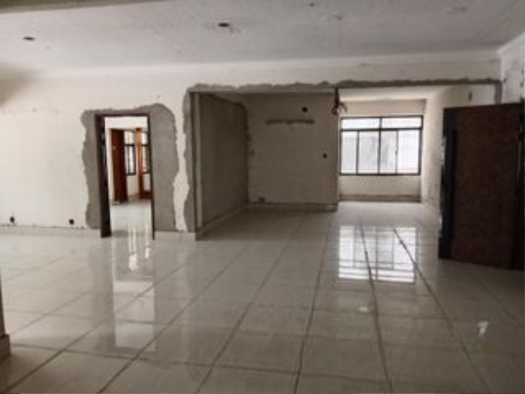 2500 sft office space available in resident building at gulshan