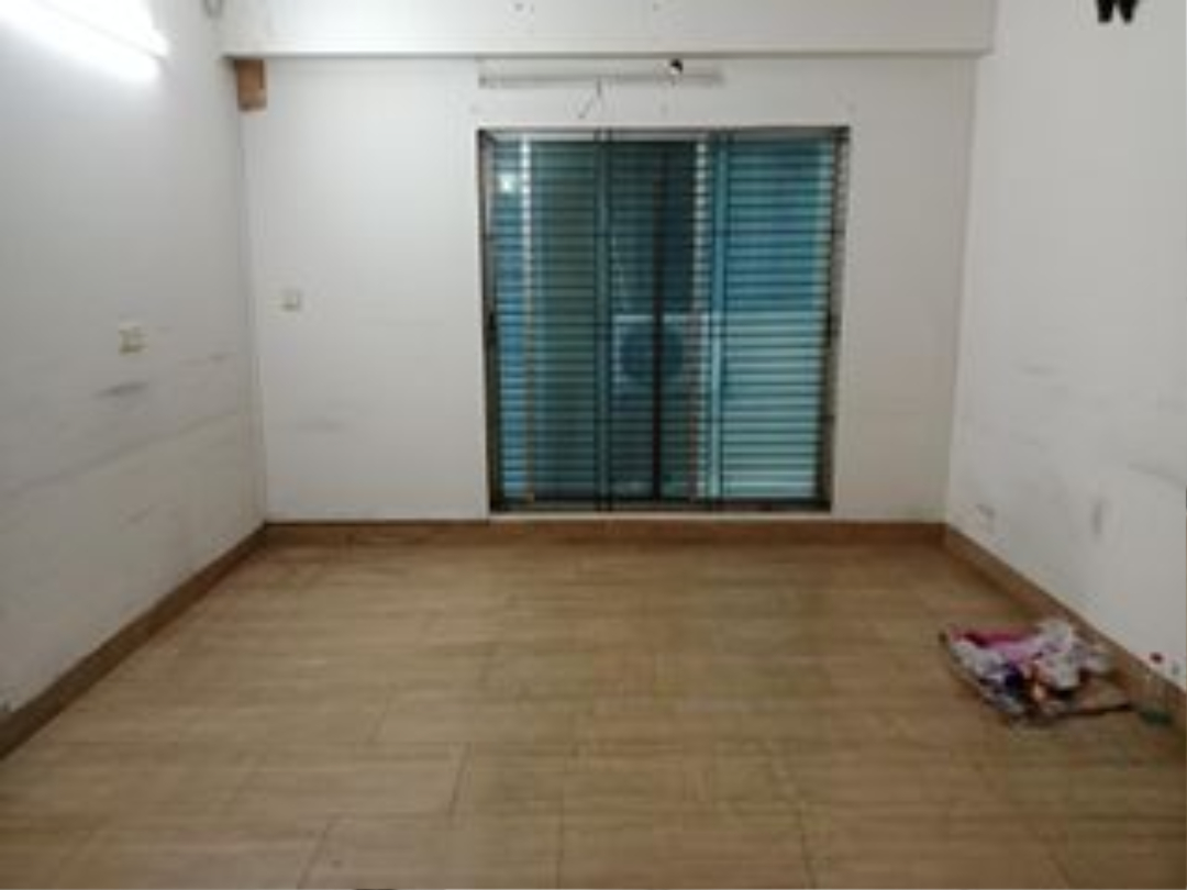 Residents building office space available 2350 sft at gulshan