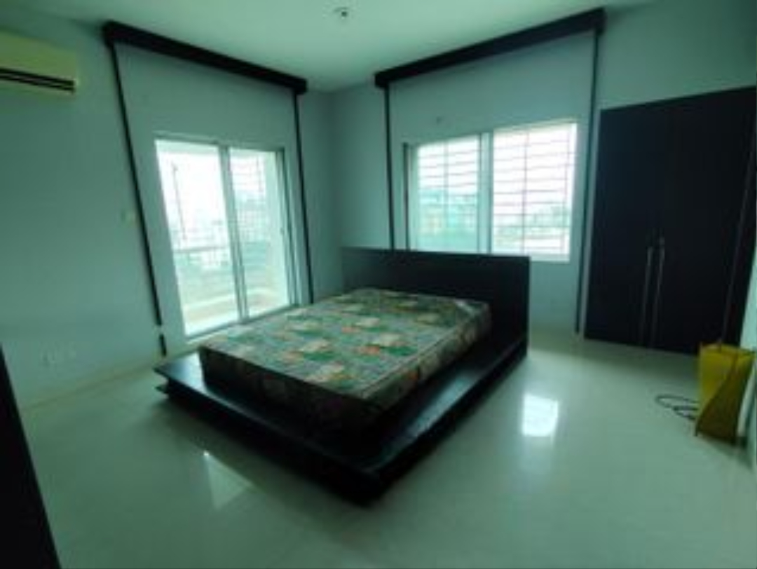 Semi Furnished Lake View Beautiful Apartment Rent In Gulshan-2