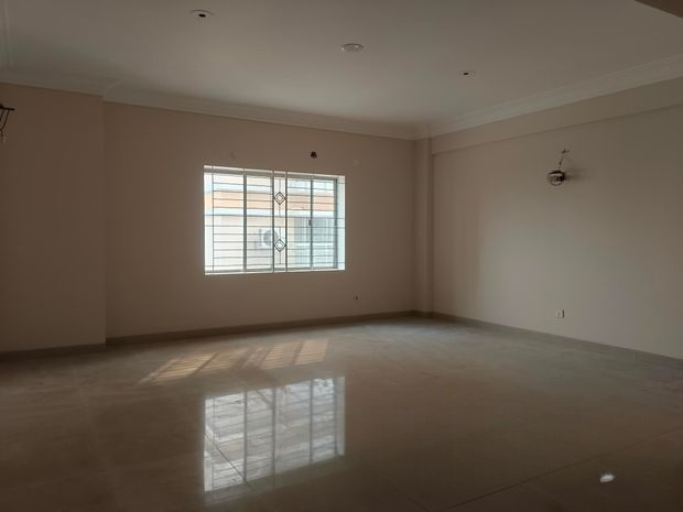 2400 Sqft UN-FURNISHED APARTMENT FOR RENT IN GULSHAN
