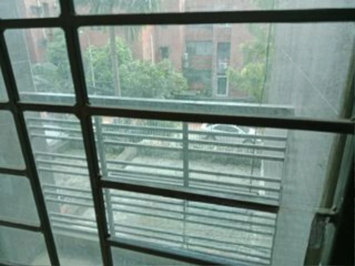Residents building 2450 sft office space available in Gulshan 2