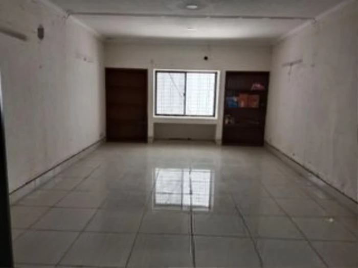 2500 sft office space available in resident building at gulshan