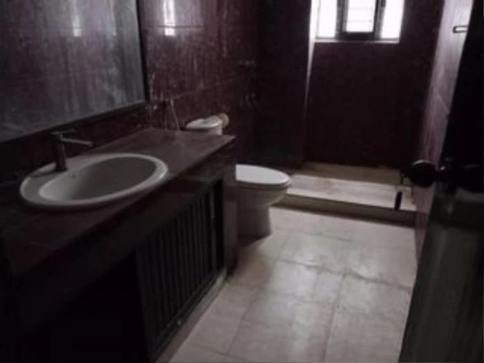 2500 sft office space available in resident building at gulshan