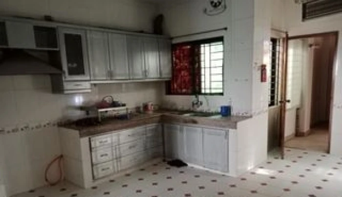 good looking 3300 sft 4 Bed room apt available in Gulshan 2