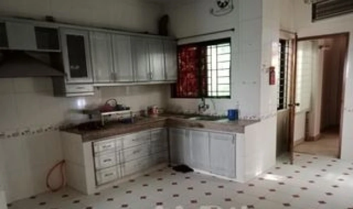 good looking 3300 sft 4 Bed room apt available in Gulshan 2