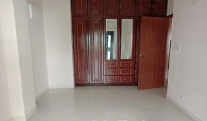 good looking 3300 sft 4 Bed room apt available in Gulshan 2