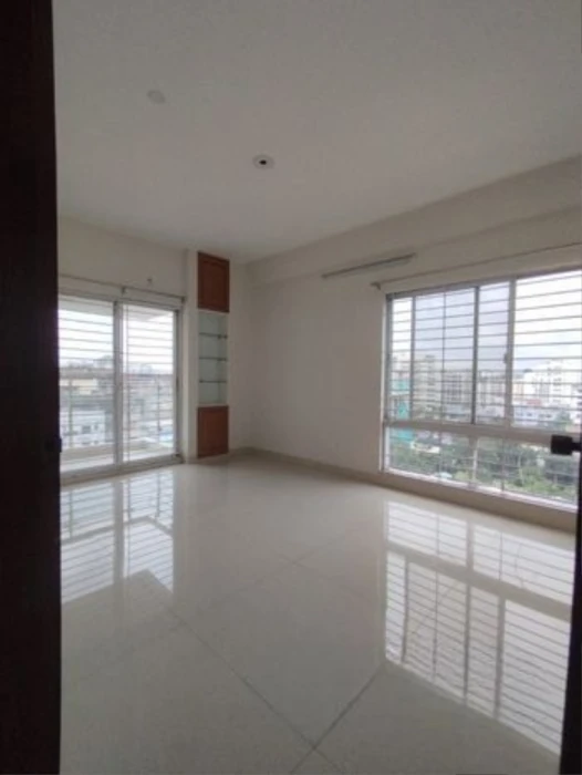 11th floor 4 bedrooms unfurnished apartment For Rent in Gulshan 2
