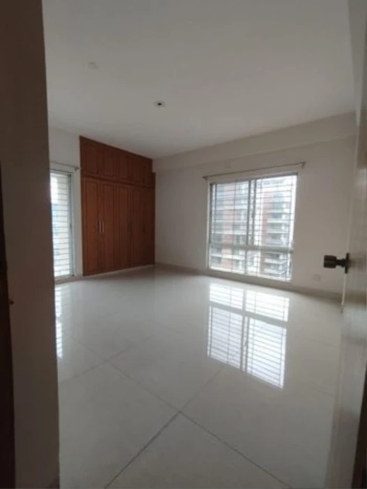 11th floor 4 bedrooms unfurnished apartment For Rent in Gulshan 2