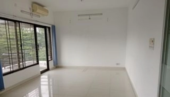 3000 sft office space available in resident building at gulshan
