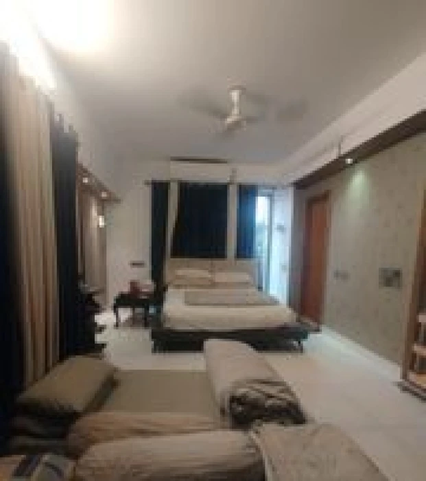 Semi commercial 2500 Sft Office Space Rent At Banani