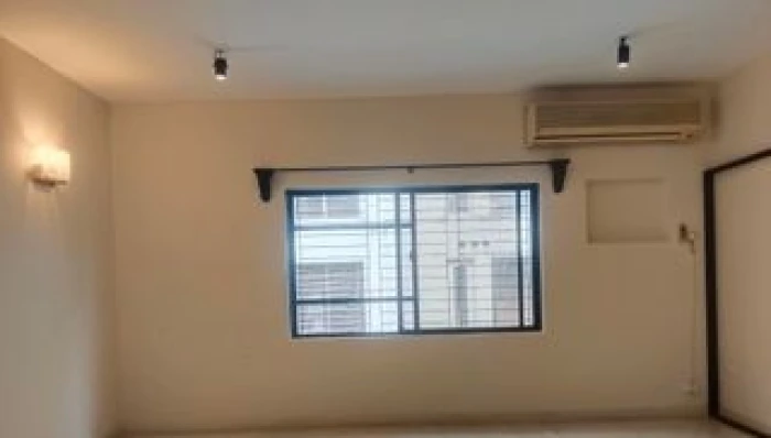 2500 Sqft Unfurnished Apartment For Rent in Gulshan 1