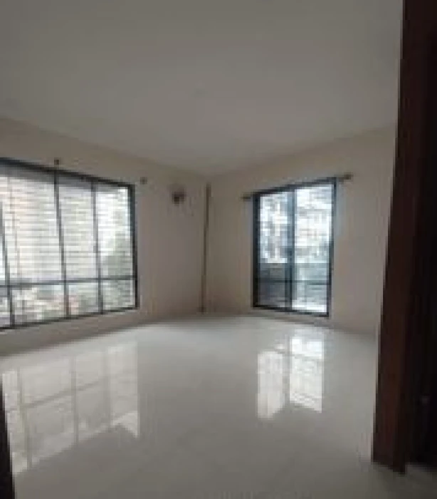 Lake View Good Quality 3 Bedroom Un Farnised Flat Rent In Gulshan