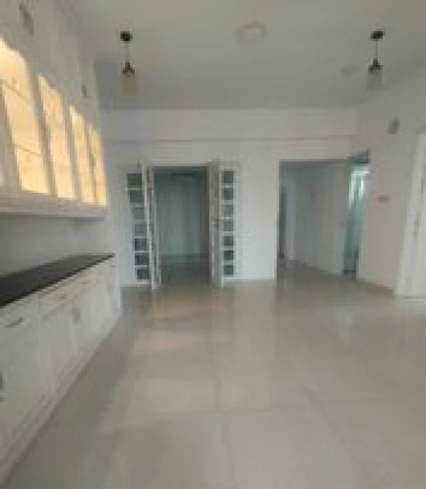 Lake View Good Quality 3 Bedroom Un Farnised Flat Rent In Gulshan