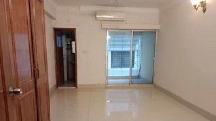 Good Quality 4 Bedroom Semi Farnised Flat Rent At Gulshan