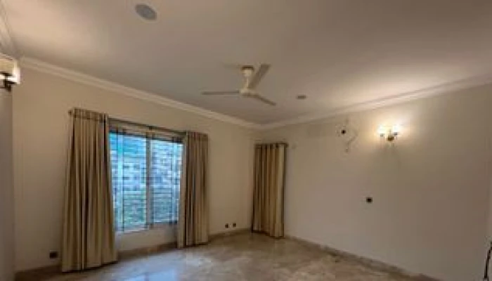 Lake Viwe Mordan New Flat Rent At Gulshan 1